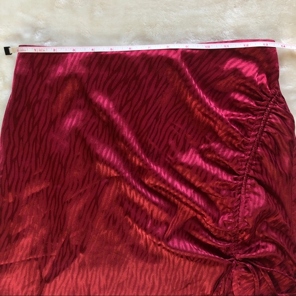 West of Melrose Maroon Zebra Print Ruched Satin Mini Skirt Size Small - Picture 7 of 10